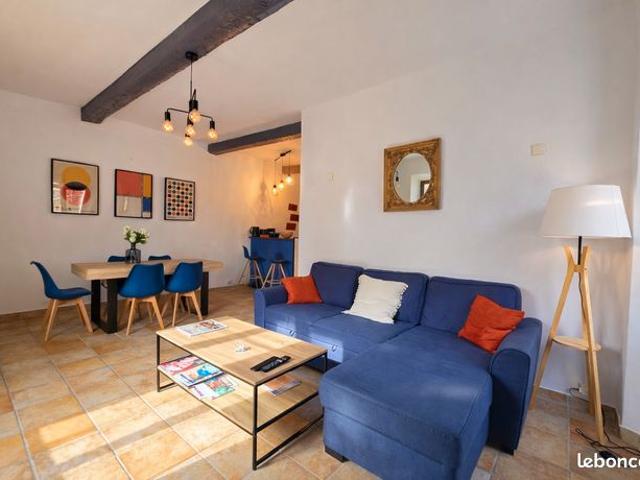 Lumineux 2 pièces de 42 m² au cœur du village de bormes les mimosas