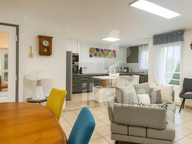RARE SUR LE SECTEUR 85 m2 LUMINEUX AVEC 2 STATIONNEMENTS D
