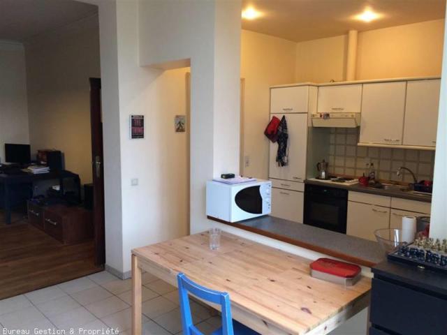 Lumineux appartement 1ch + bureau à 1040 Etterbeek • Loyer: 960 €