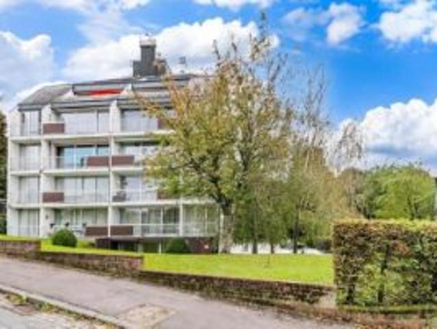 Lumineux appartement 2 ch. avec balcons et garage!