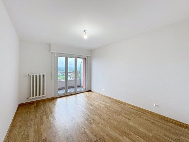 Lumineux appartement de 2.5 pièces au 2ème étage avec balcon