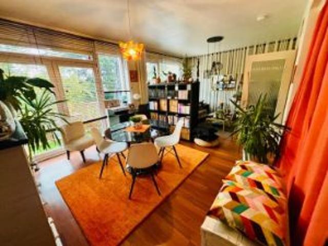 Lumineux appartement studio avec espace chambre + terrasse!