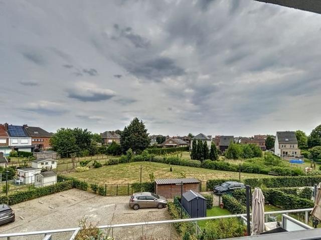 Lumineux duplex à l'état neuf
