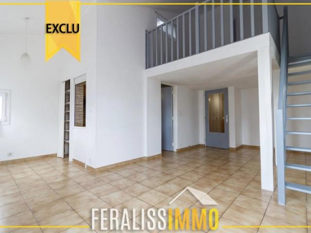 Lumineux F3 avec terrasse privative et box fermé !
