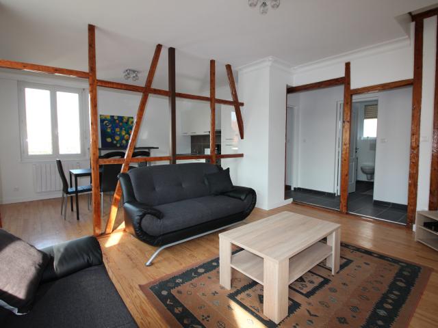 Lumineux F3 meublé – balcon – Robertsau