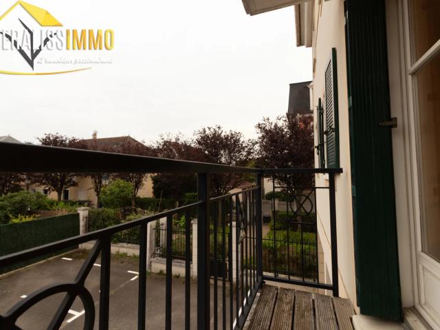 Lumineux F2 avec balcon au calme !
