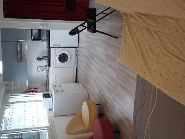 Lumineux studio meublé