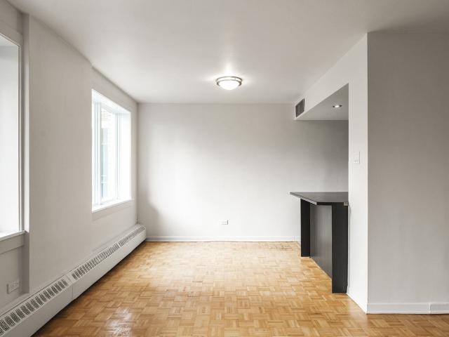 LUNA 1 Bedroom Apartment for Rent at 1100 1100 ave Dr. Penfield, Montréal, QC H3A 1A8