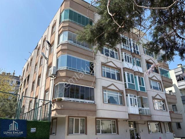 Luna'dan 56 Lar'da Gülsüm Sami Okulu Bitişiği Kiralık Daire.