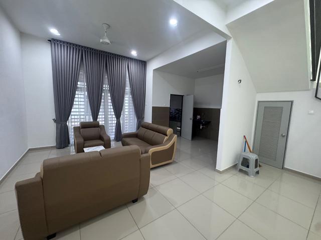 LUNAS Lacasa Fully Furnished Gated Double Storey House