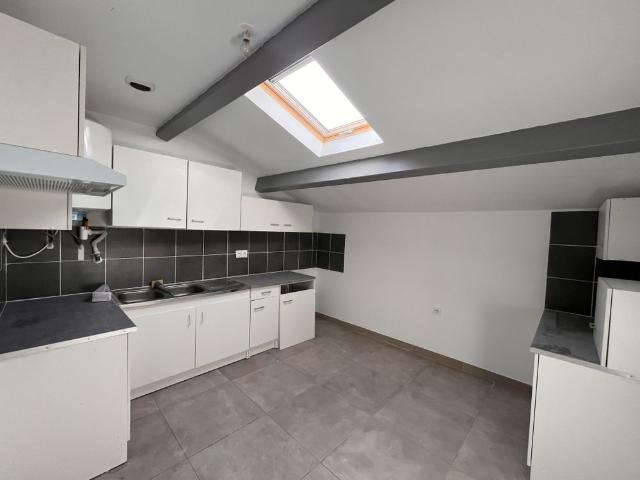 LUNEL VIEL – SUPERBE APPARTEMENT LOFT MEUBLÉ DE 67 M² AVEC TERRASSE