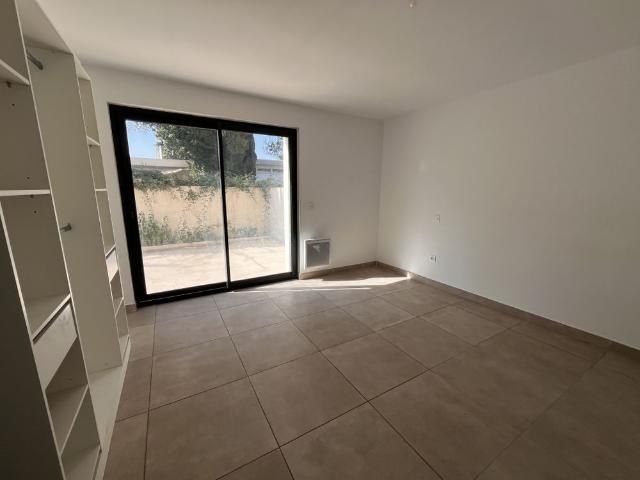 LUNEL VIEL – SPACIEUX APPARTEMENT MEUBLÉ DE 115 M² AVEC DEUX GRANDES TERRASSES