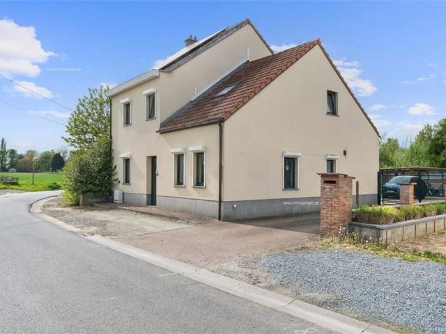 LUBBEEK woning met mooie tuin