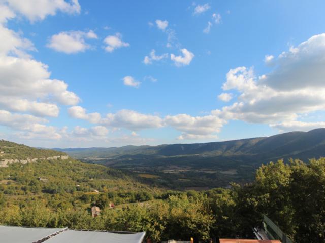 LUBERON. MAISON CONTEMPORAINE AVEC VUE PANORAMIQUE