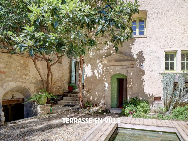 LUBERON OPPEDE LE VIEUX MAISON DE CHARME 3 CHAMBRES D’HÔTES 790 000 €