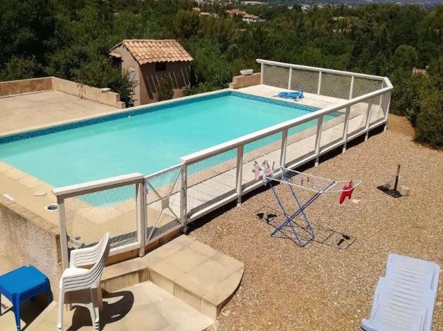 Luberon, Apt, maison avec piscine au calme et vue. 170m² Apt