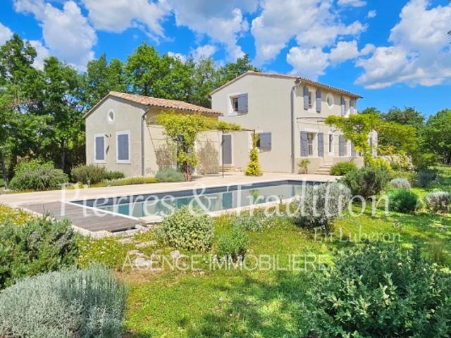 Luberon, bastide provençale avec appartement indépendant, piscine san un environnement de campagne proche village