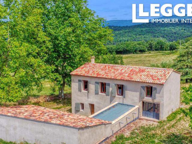 LUBERON, PROVENCE Spacieuse ancienne bâtisse avec vue imprénable. Grand projet de rénovation à finir