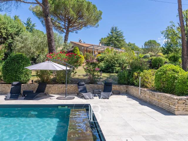 Luberon Sud La Tour D'aigues Maison 212M2 5 Chambres. 212m² La Tour d'Aigues