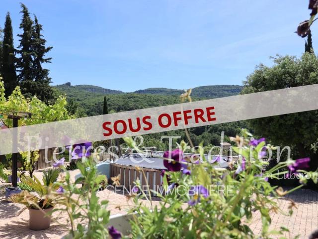 Luberon, sur les hauteurs de la ville d'Apt, maison avec stu. 108m² Apt