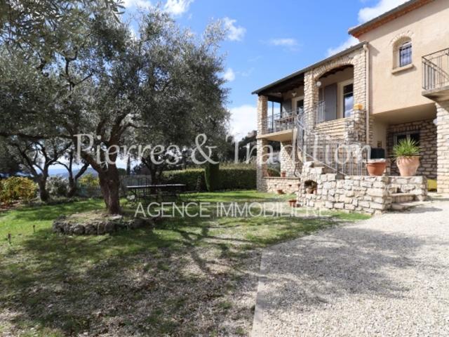Luberon, Saint Saturnin les APT, maison avec vue panoramique et piscine