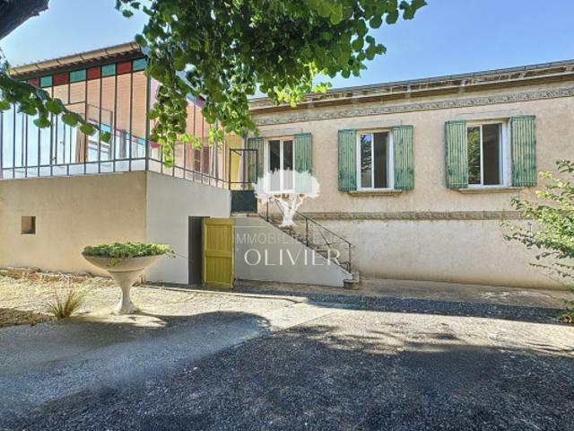 Luberon, 200m du centre ville d'Apt. Agréable maison individu
