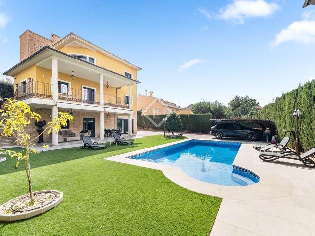 Lucas Fox Alicante presenta esta espectacular villa de lujo. 467m² Mutxamel