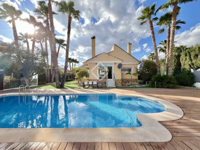 Lucas Fox Alicante presenta esta espectacular villa independ. 356m² Mutxamel