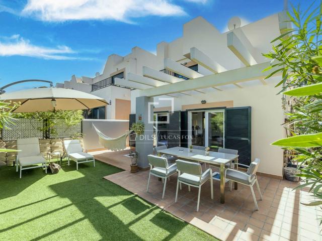 Lucas Fox ofrece esta casa situada en una urbanización peque. 98m² Cala Tarida
