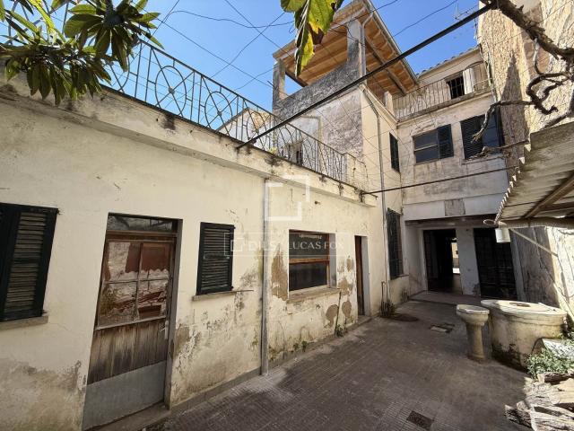 Lucas Fox Mallorca presenta esta espléndida casa ubicada en. 372m² Alaró