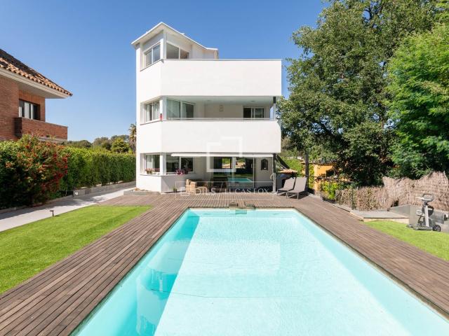 Dild Lucas Fox se complace en presentar esta impresionante v. 638m² Sant Cugat del Vallés