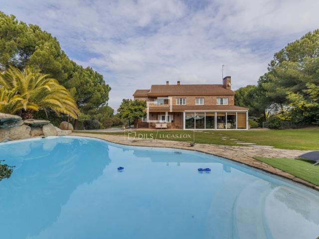 Lucas Fox se complace en presentar esta preciosa villa de gr. 532m² Boadilla