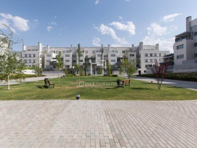 Lucas Fox se complace en presentar este magnifico piso bajo. 175m² Madrid