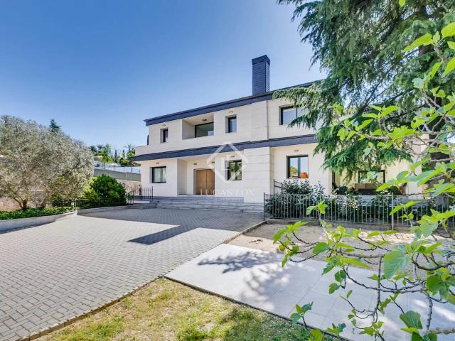 Lucas Fox se enorgullece de presentar esta increíble casa mo. 710m² Boadilla del Monte
