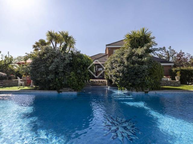 Lucas Fox se enorgullece de presentar esta magnífica casa in. 839m² Boadilla del Monte