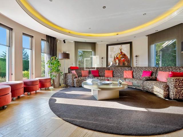 Lucas Fox se enorgullece de presentar una villa mediterránea. 287m² Cambrils