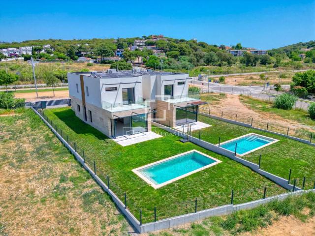 Lucas Fox Platja d'Aro presenta la fase 2 de estas dos casas. 232m² S'Agaro