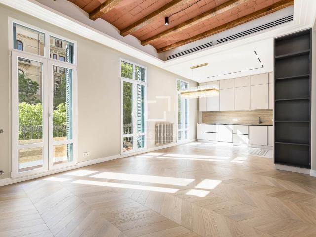 Lucas Fox presenta con orgullo este piso de esquina de 1910. 124m² Barcelona