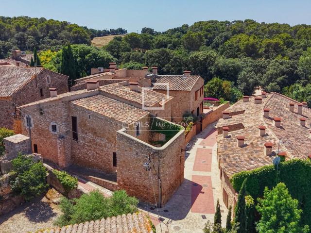 Lucas Fox presenta en exclusiva esta magnífica casa situada. 297m² Esclanya
