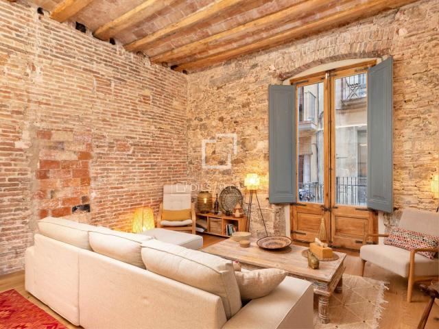 Lucas Fox presenta en exclusiva este elegante piso en un edi. 135m² Girona