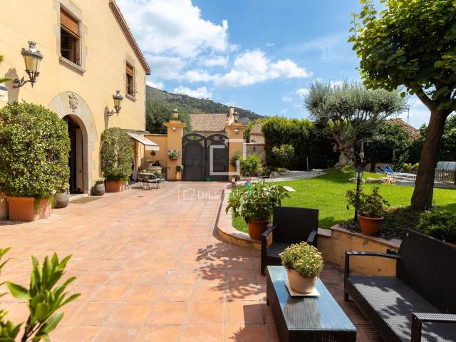 Lucas Fox presenta en venta esta masía de 1708 en el mismo c. 1100m² Teià