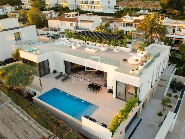 Lucas Fox presenta esta villa completamente reformada situad. 1021m² Albir