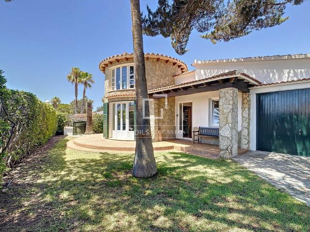 Lucas Fox presenta esta villa de 193 m² sobre una parcela de. 193m² Ciutadella de Menorca