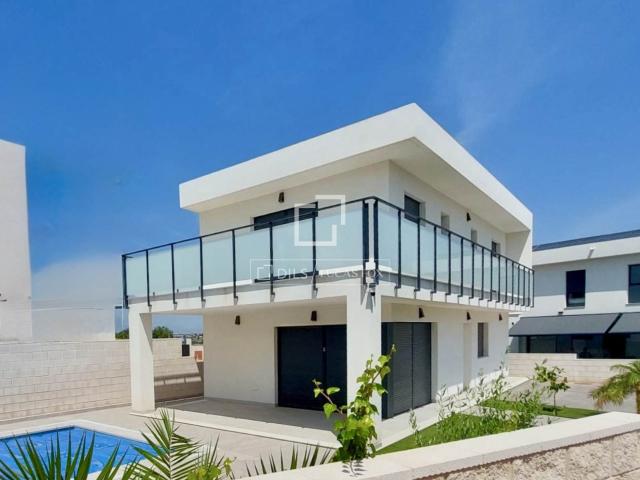 Lucas Fox presenta esta villa espectacular cerca del mar que. 197m² Santa Pola