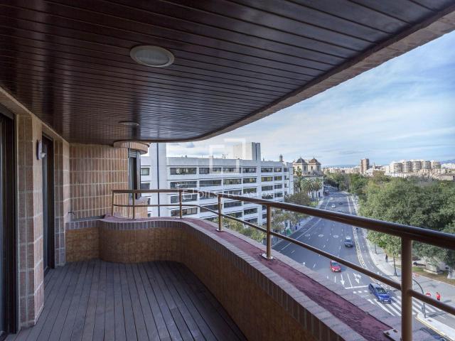 Lucas Fox presenta esta vivienda totalmente amueblada y refo. 308m² Valencia