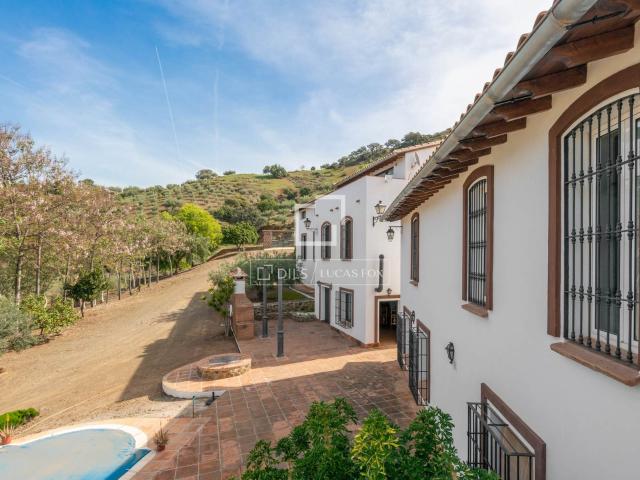Lucas Fox presenta esta acogedora casa de campo con una enca. 1273m² Málaga
