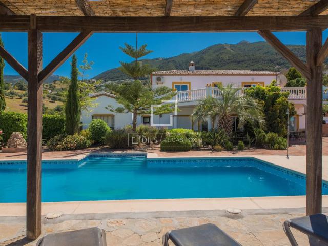Lucas Fox presenta esta bonita casa rural de 350 m² construi. 350m² Alcaucín