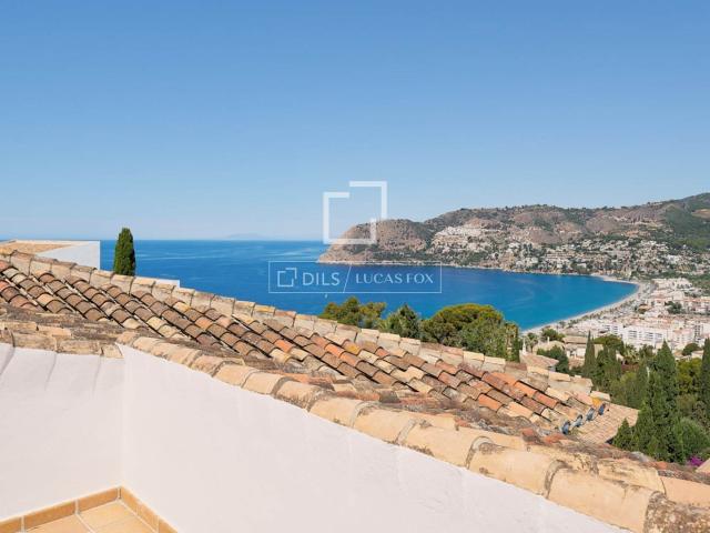 Lucas Fox presenta esta bonita villa de estilo tradicional a. 661m² La Herradura