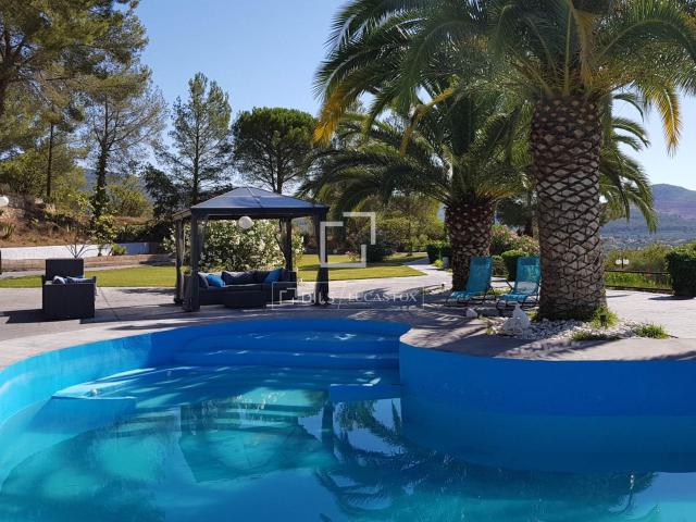 Lucas Fox presenta esta casa de campo con una gran parcela y. 258m² Maspujols