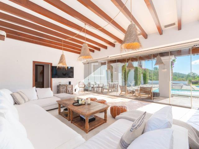 Lucas Fox presenta esta casa de estilo ibicenco con todas la. 890m² Nuestra Señora de Jesus